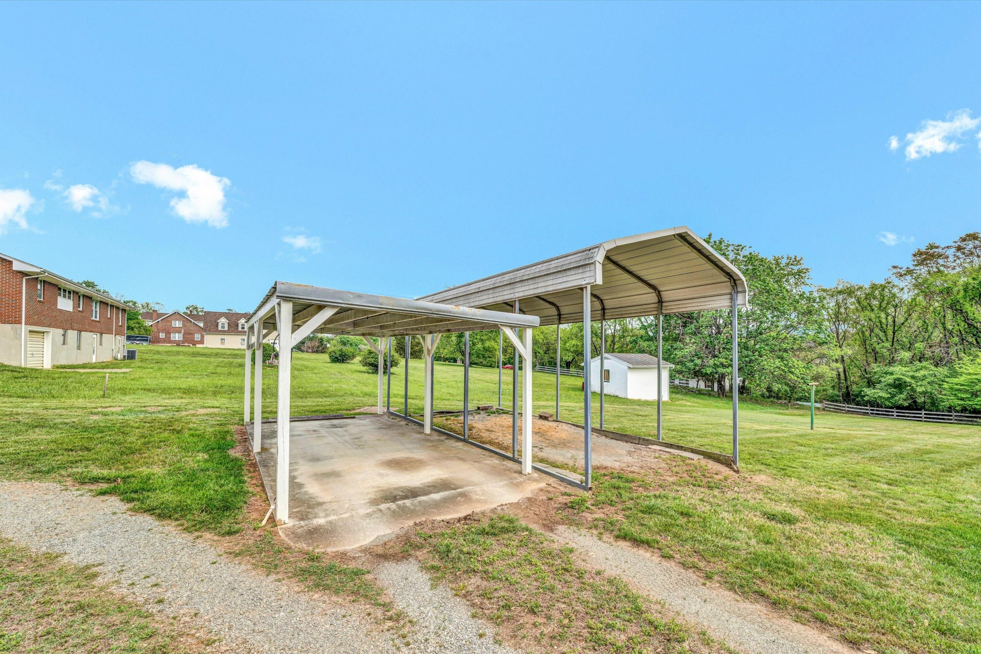 2039 Mayfield DR - Photo 32