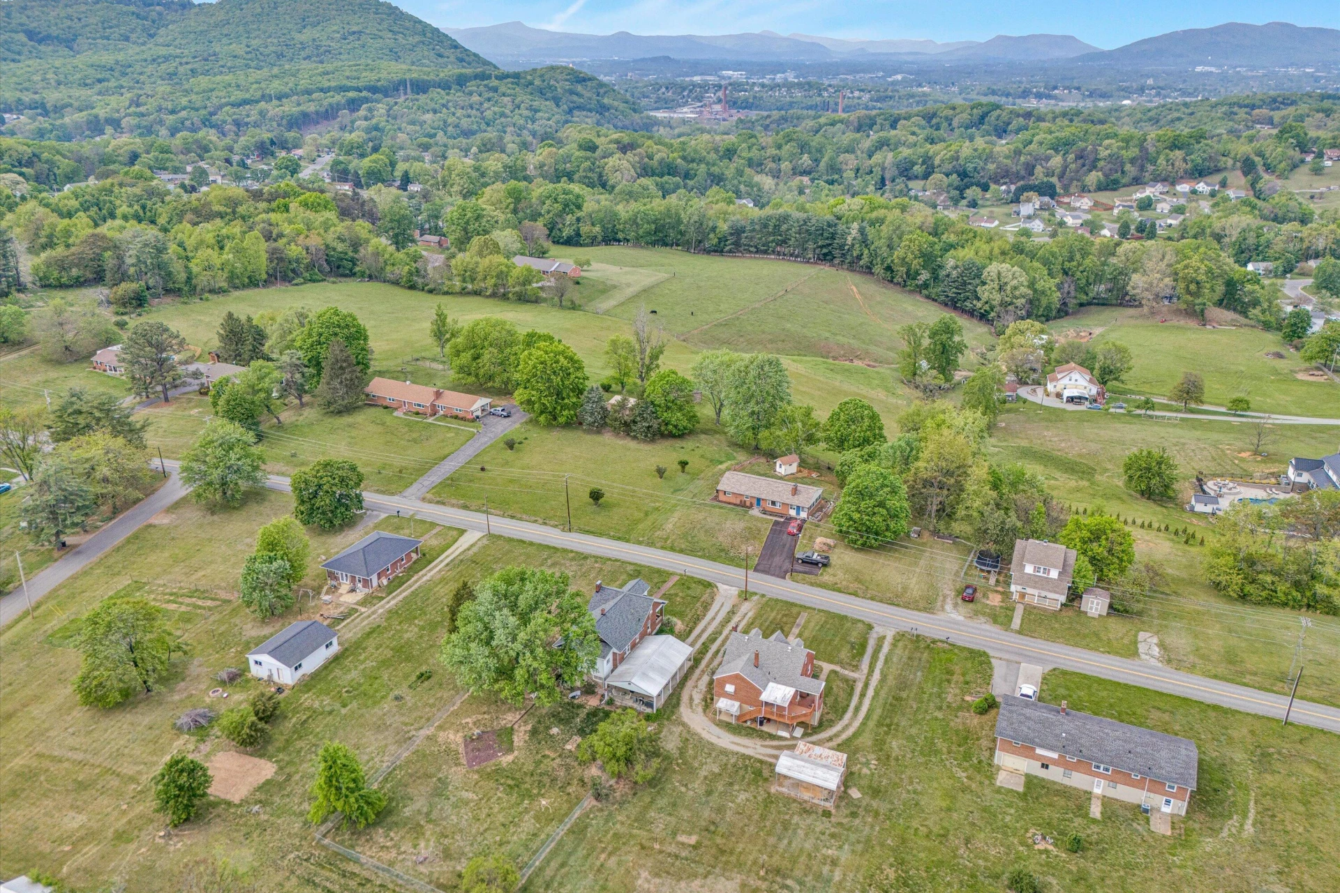 2039 Mayfield DR - Photo 39