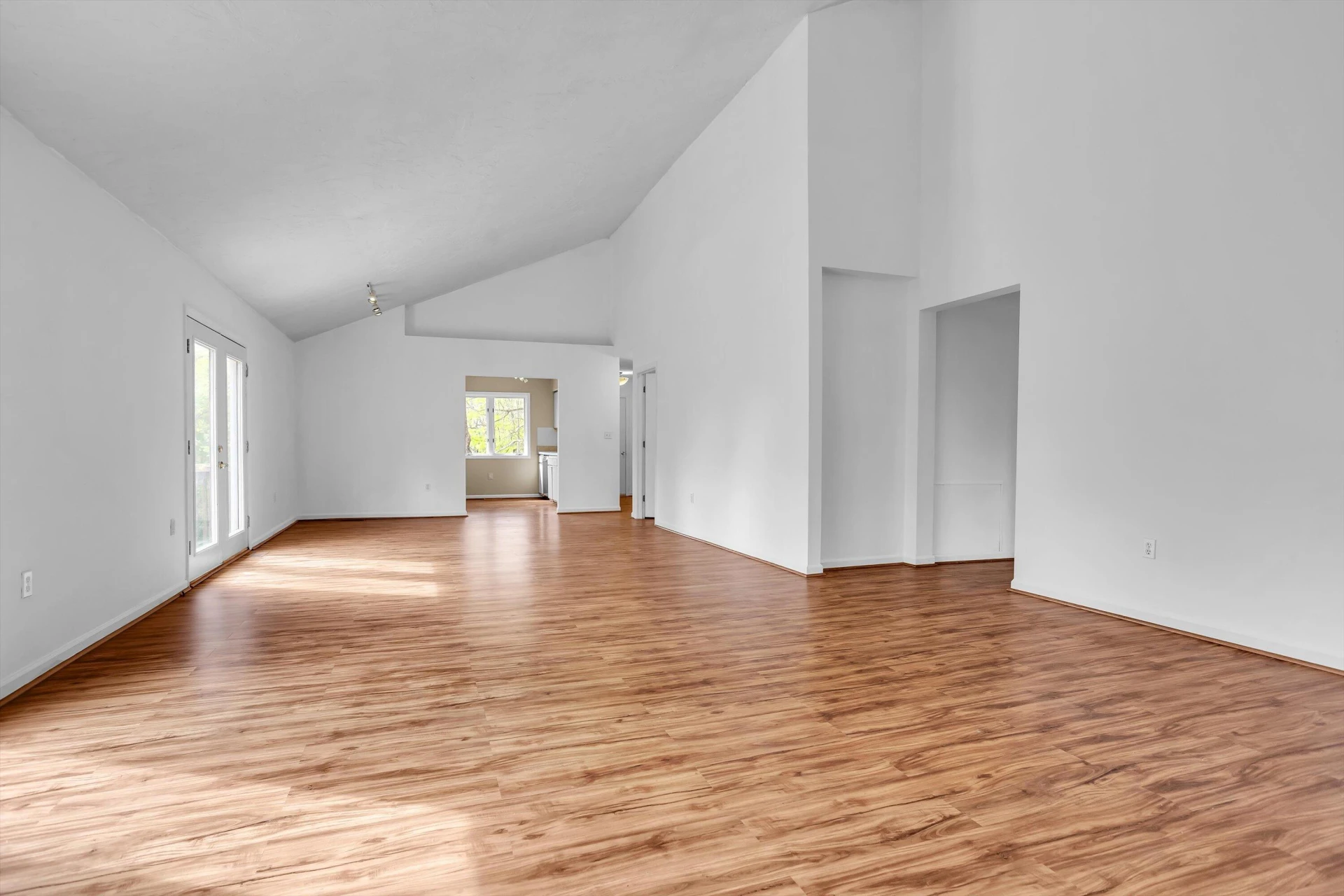 8646 Sanderson DR - Photo 11