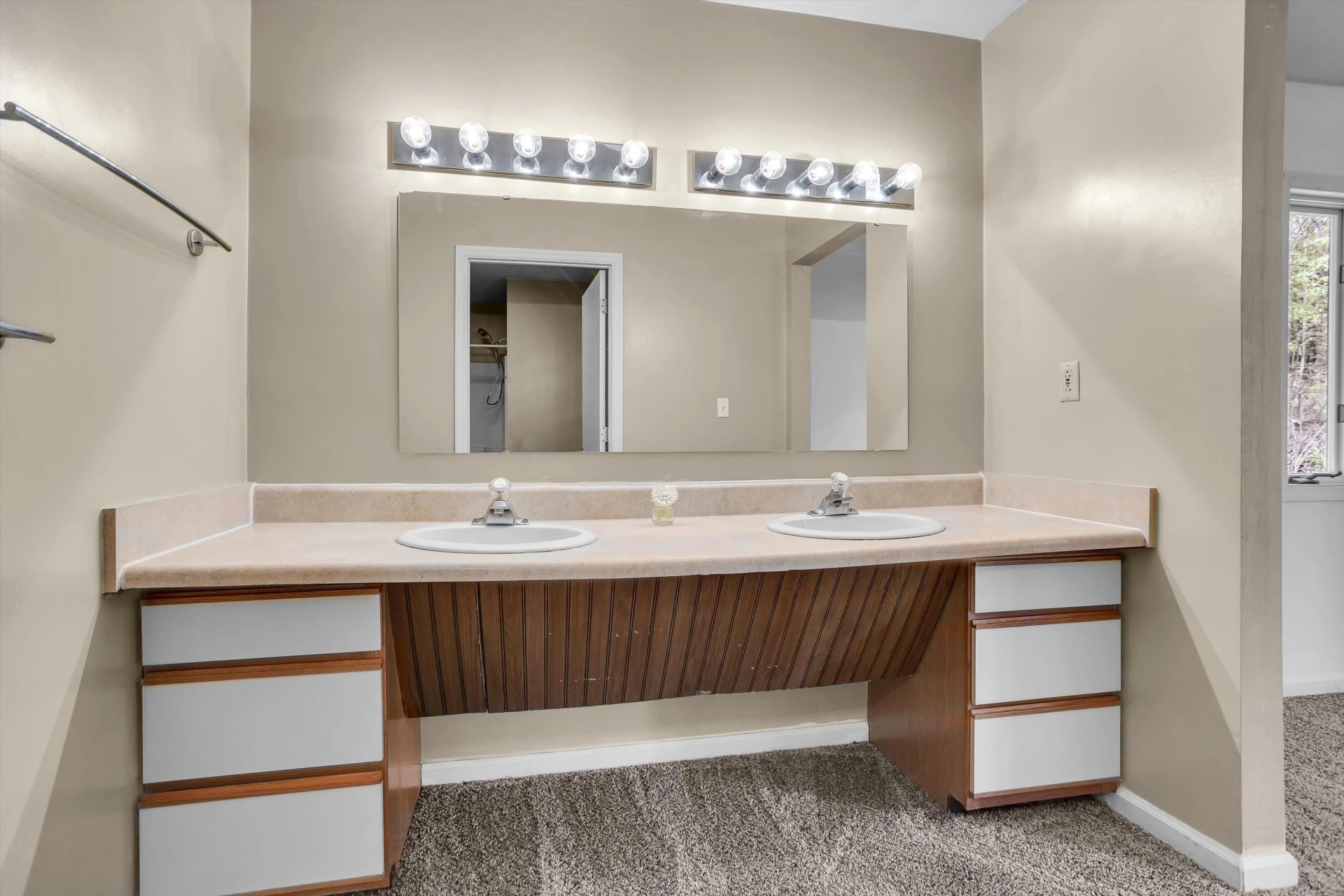 8646 Sanderson DR - Photo 14