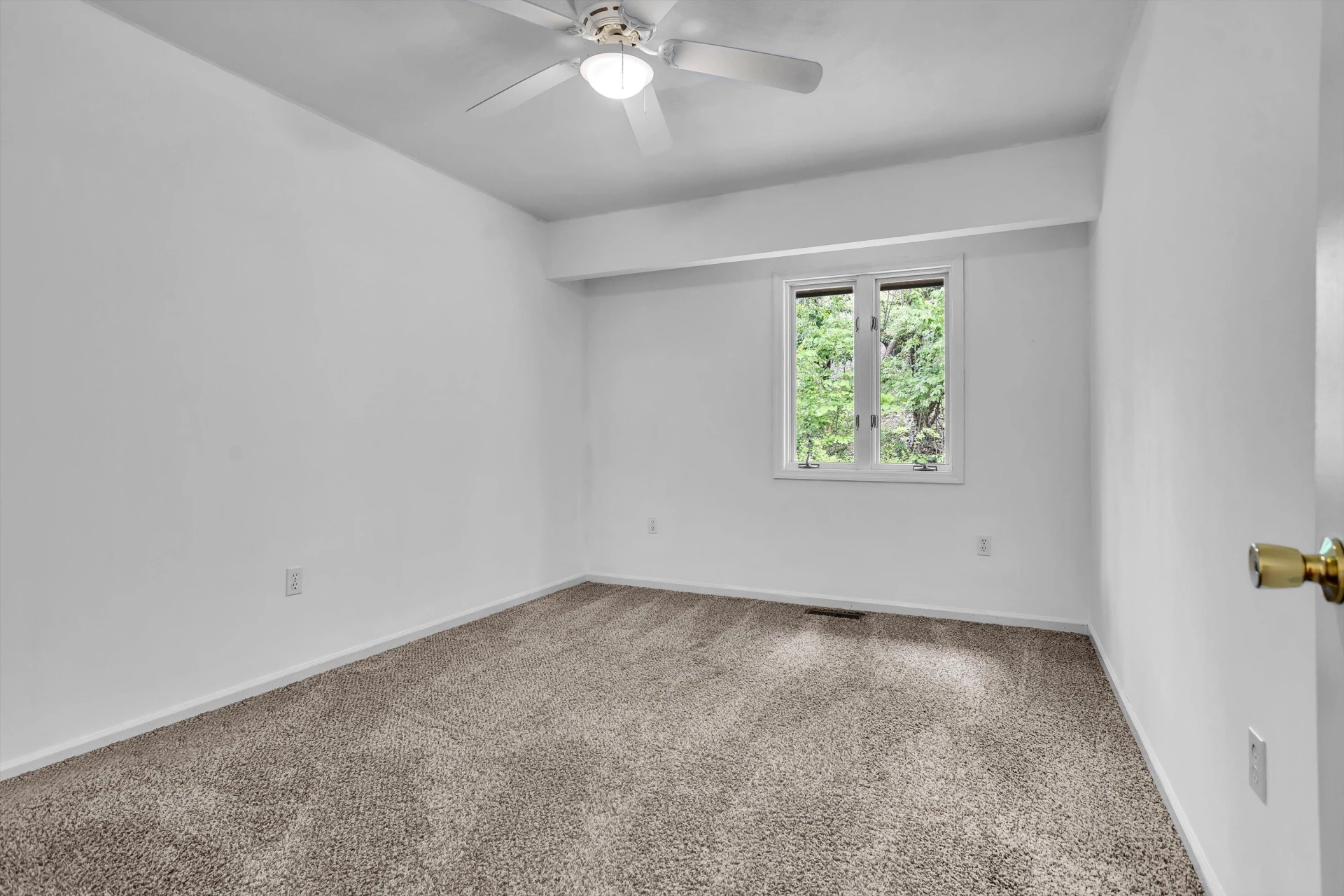 8646 Sanderson DR - Photo 4
