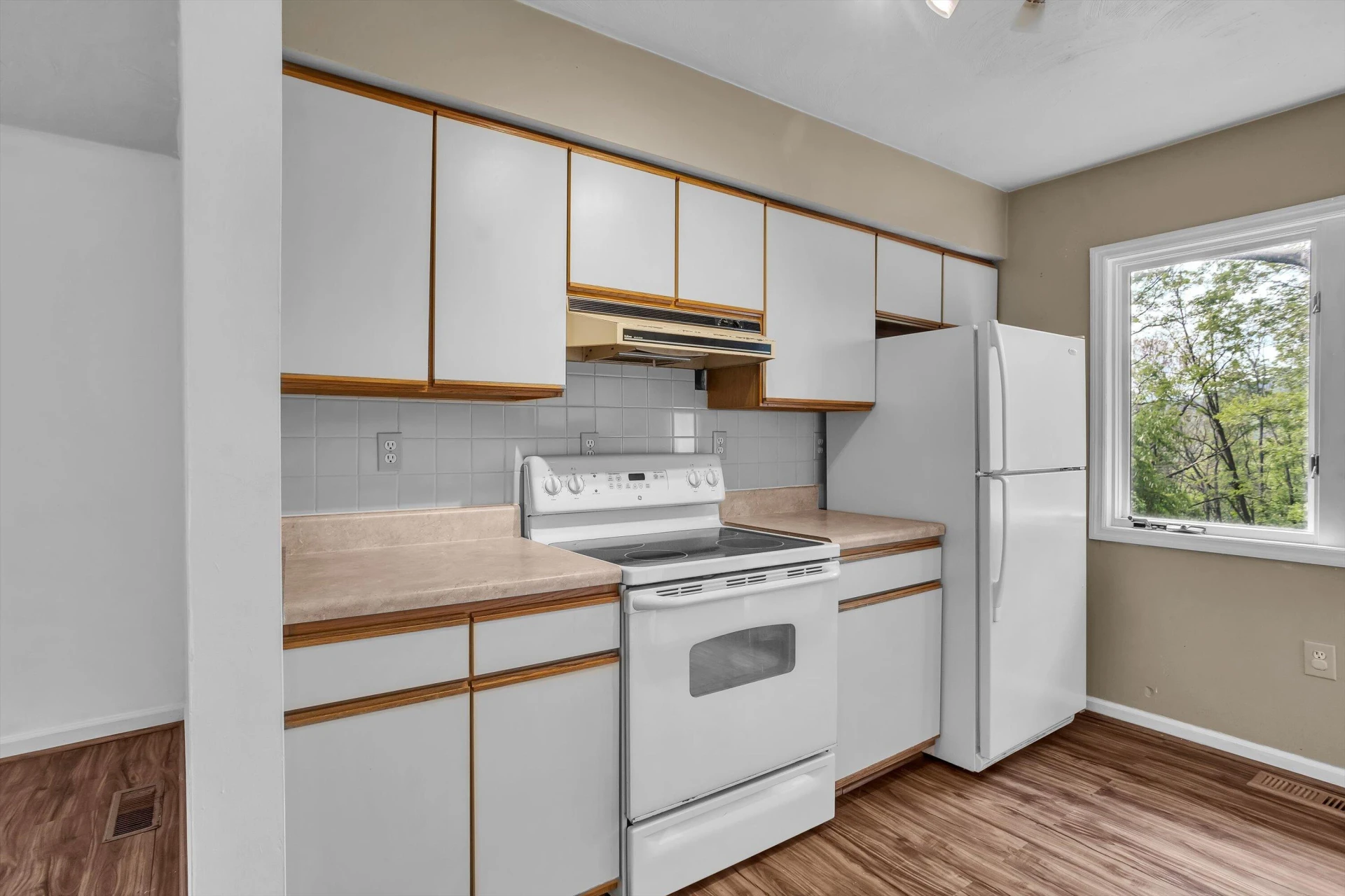8646 Sanderson DR - Photo 7