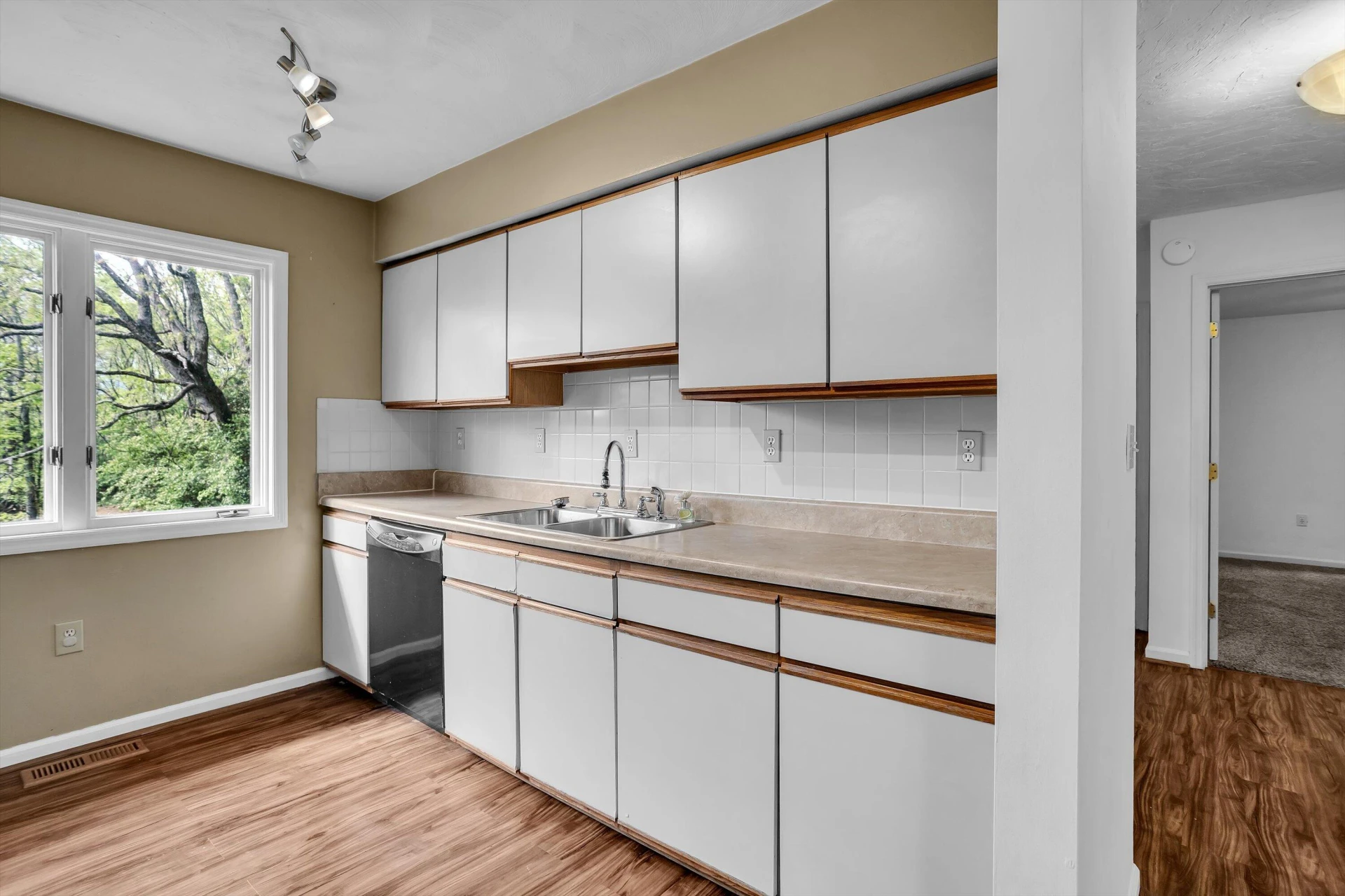 8646 Sanderson DR - Photo 8