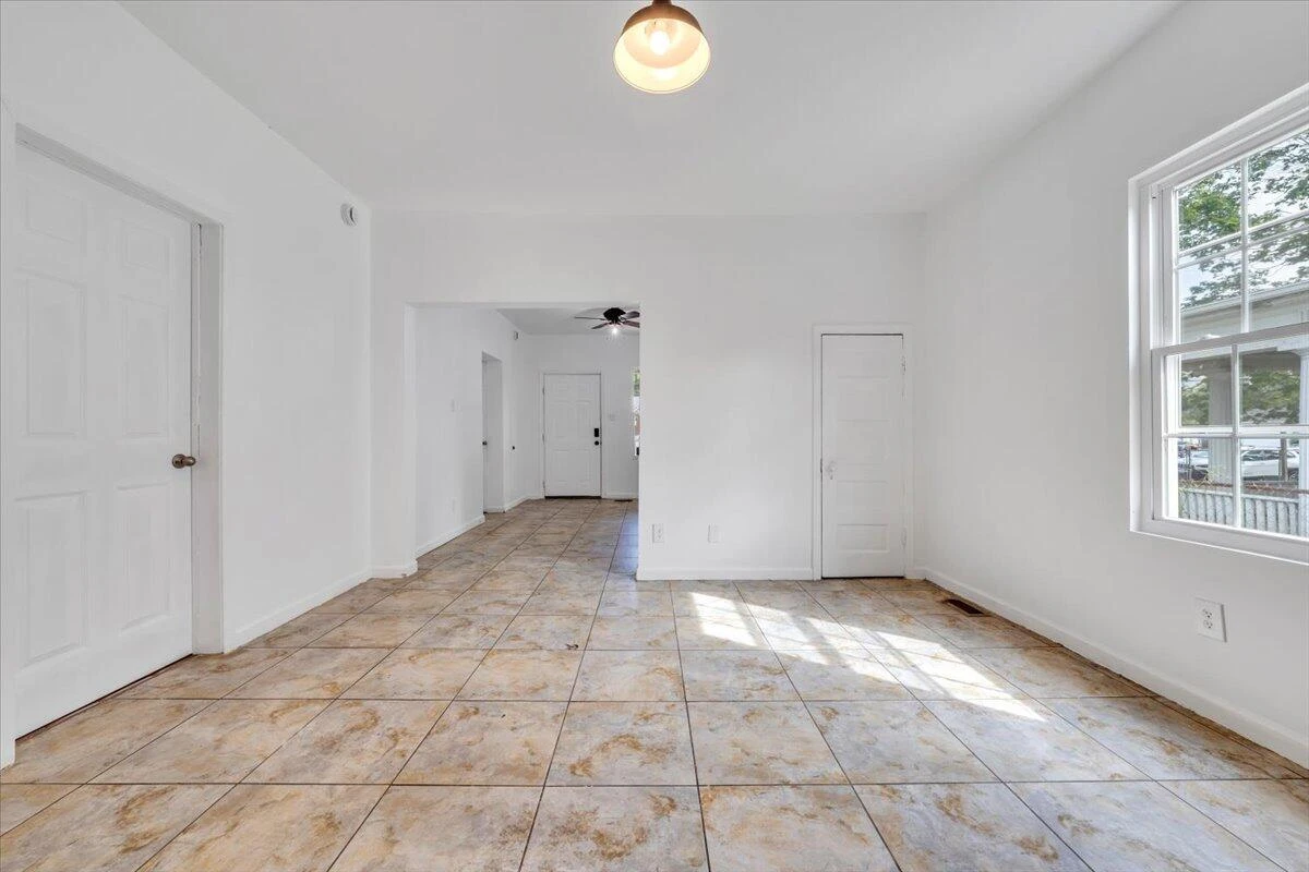 1013 Jamison AVE - Photo 10