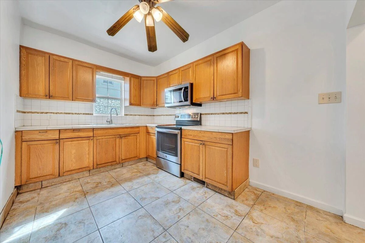 1013 Jamison AVE - Photo 13
