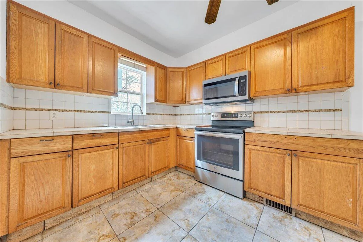 1013 Jamison AVE - Photo 15