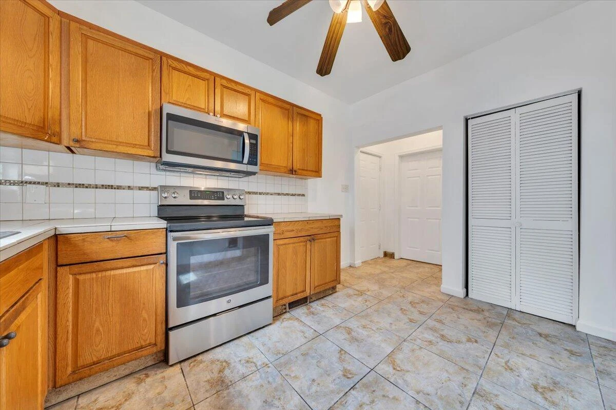 1013 Jamison AVE - Photo 16