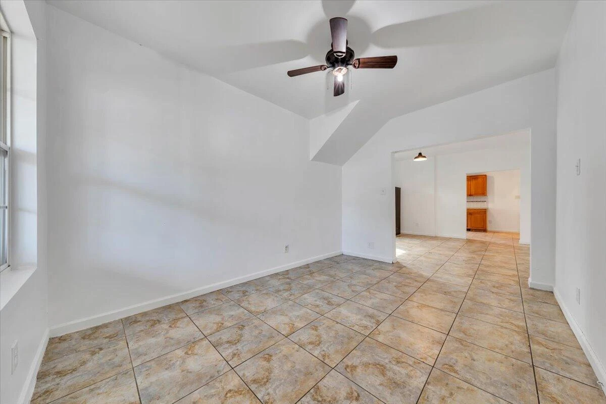 1013 Jamison AVE - Photo 2