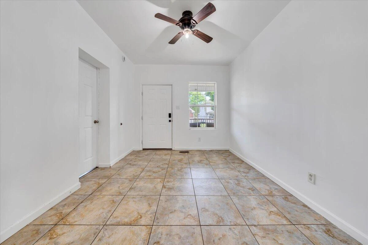1013 Jamison AVE - Photo 3