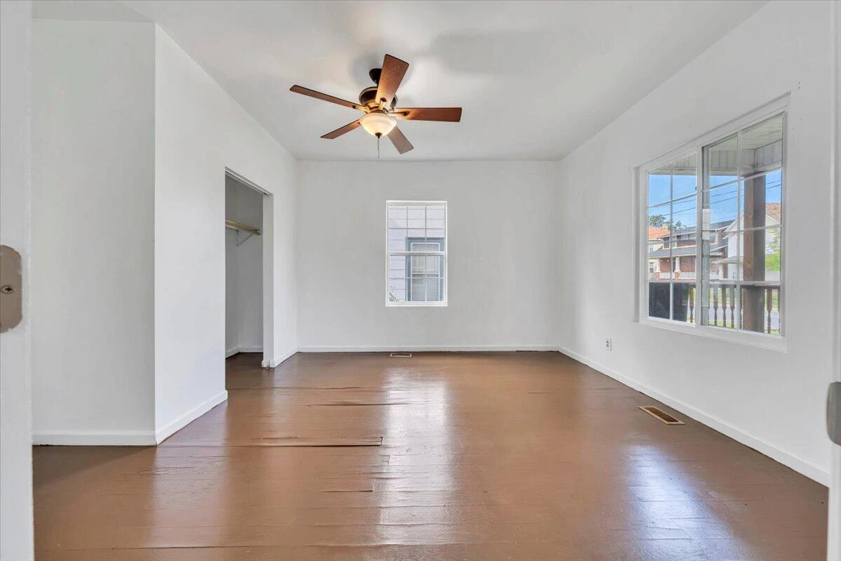 1013 Jamison AVE - Photo 5