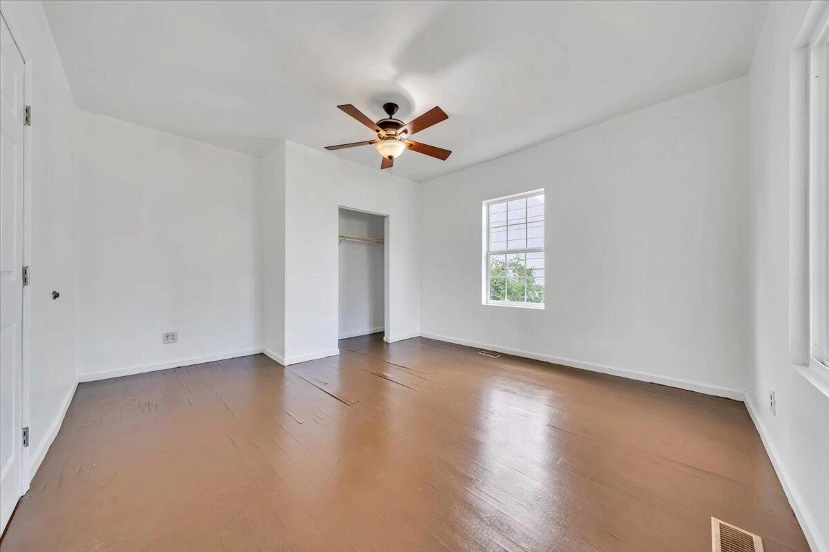 1013 Jamison AVE - Photo 6