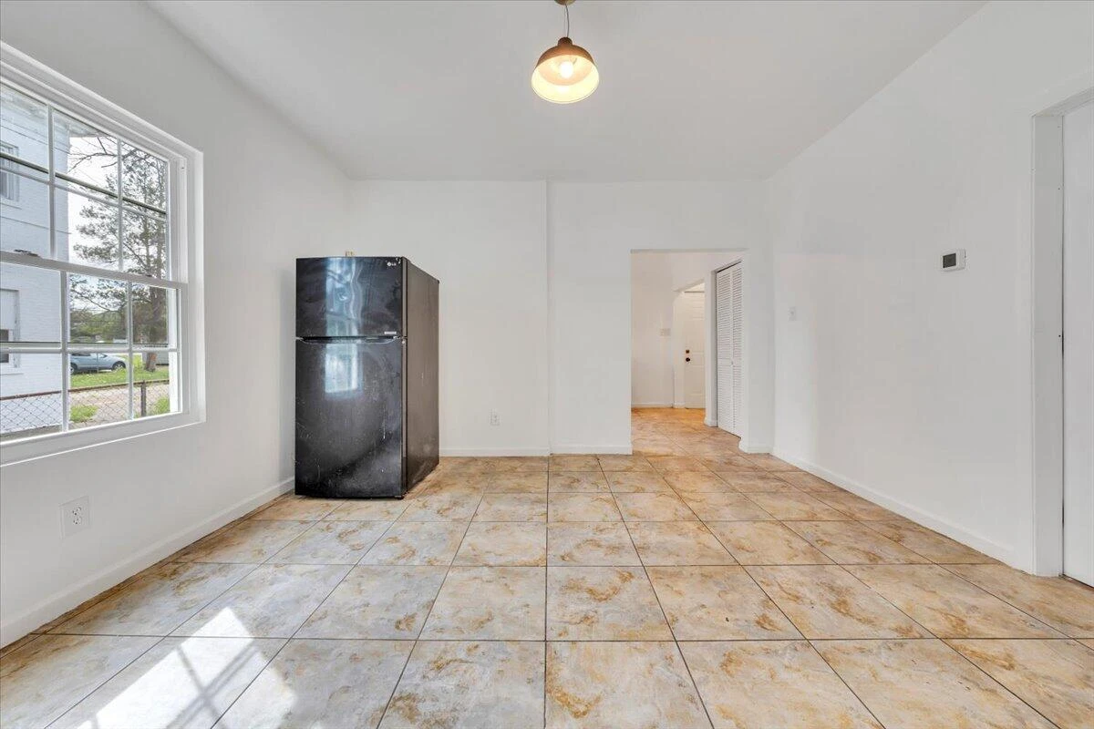1013 Jamison AVE - Photo 8