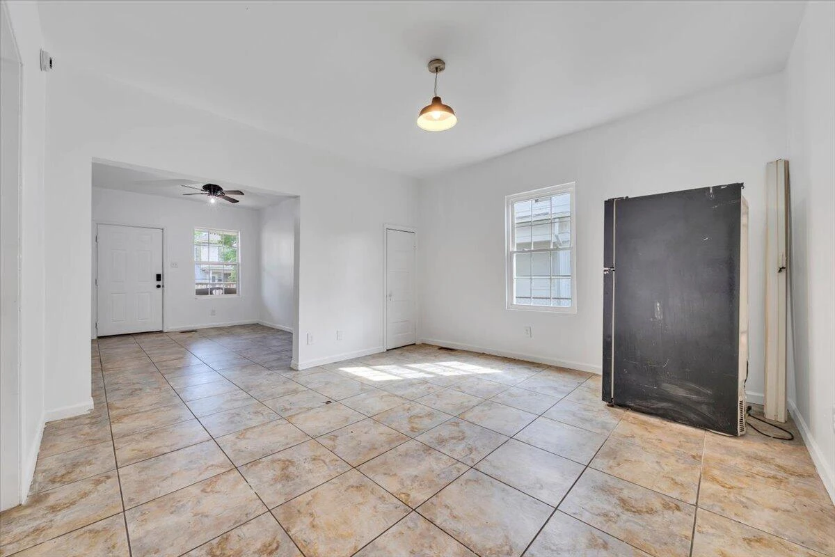 1013 Jamison AVE - Photo 9