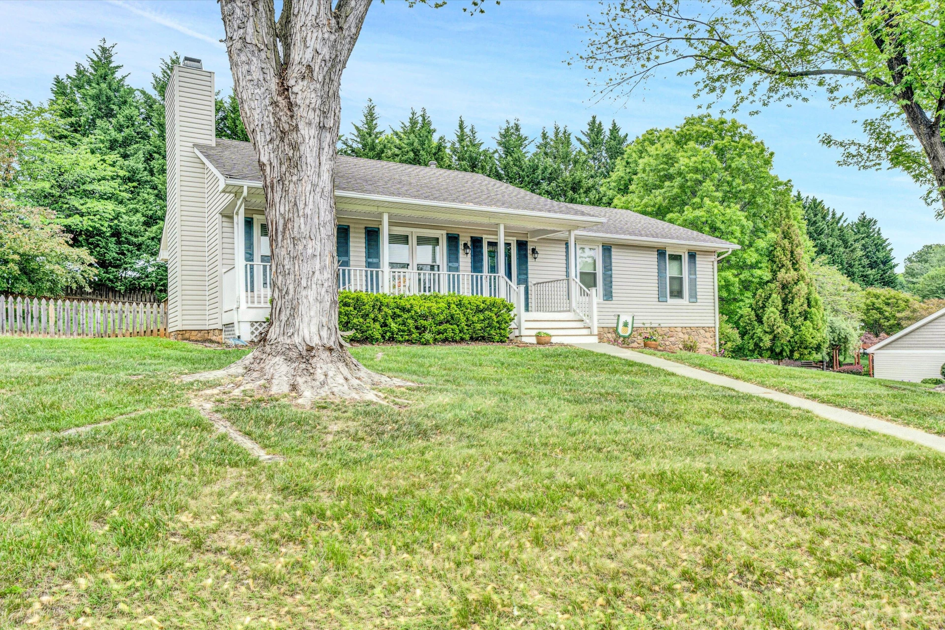 5567 Rome DR - Photo 2