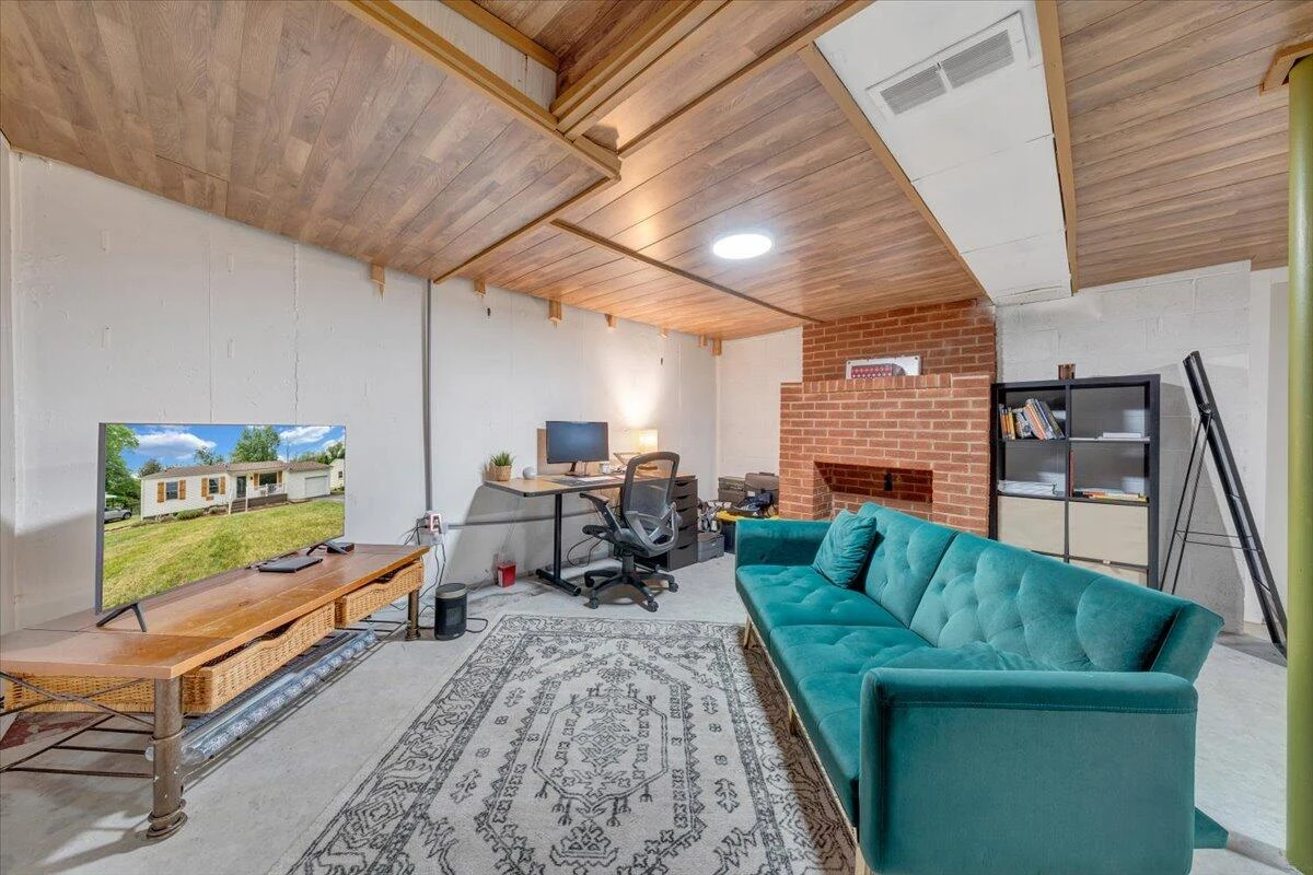 722 Crystal DR - Photo 17