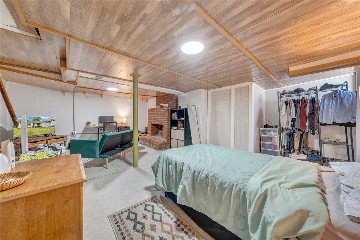 722 Crystal DR - Photo 21