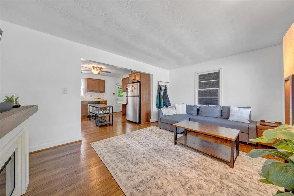 722 Crystal DR - Photo 3