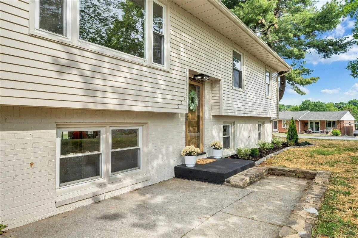 901 Citadel LN - Photo 4