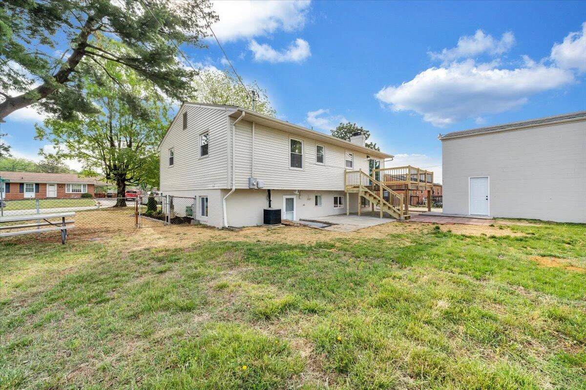 901 Citadel LN - Photo 43