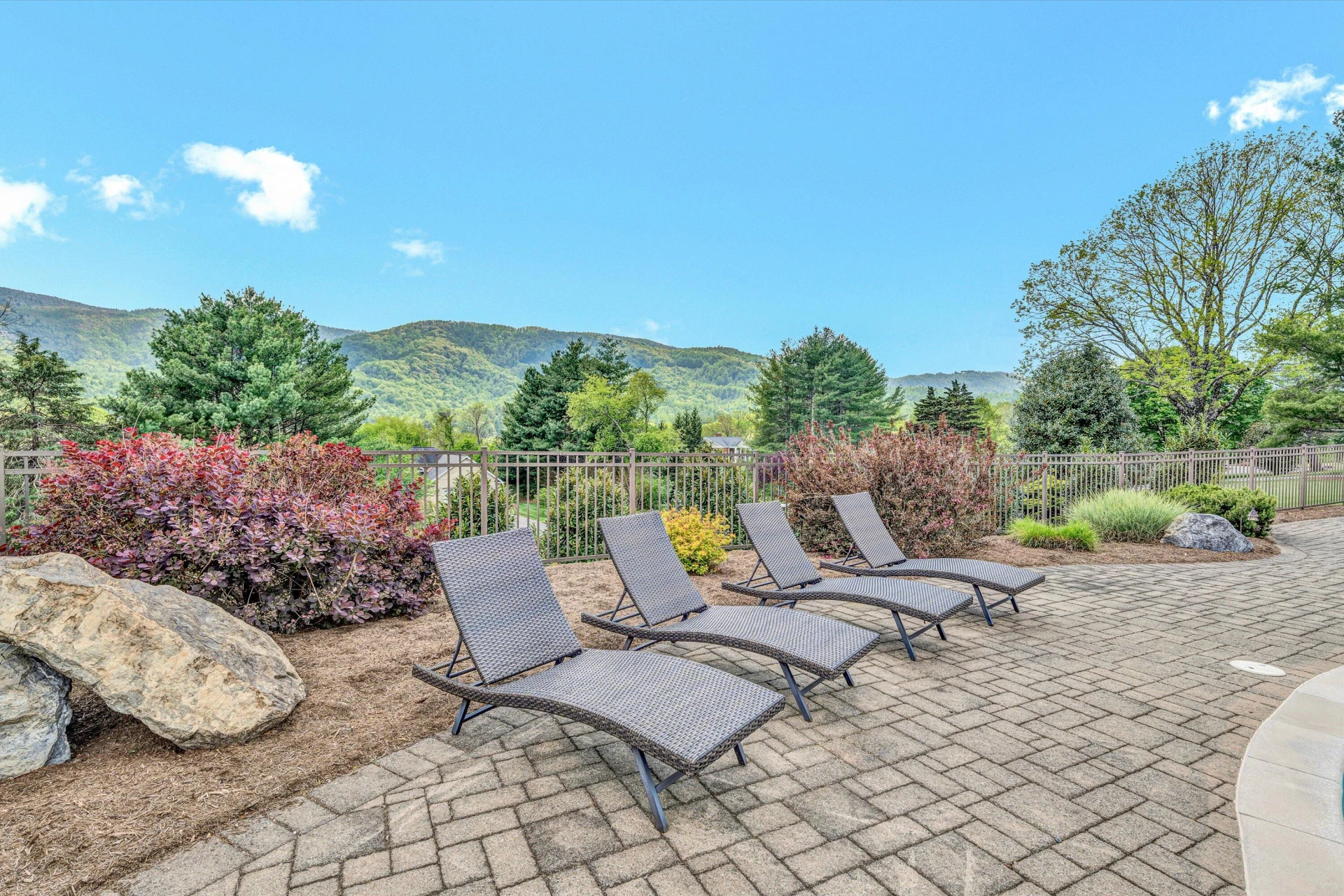 7077 Hollyberry RD - Photo 31