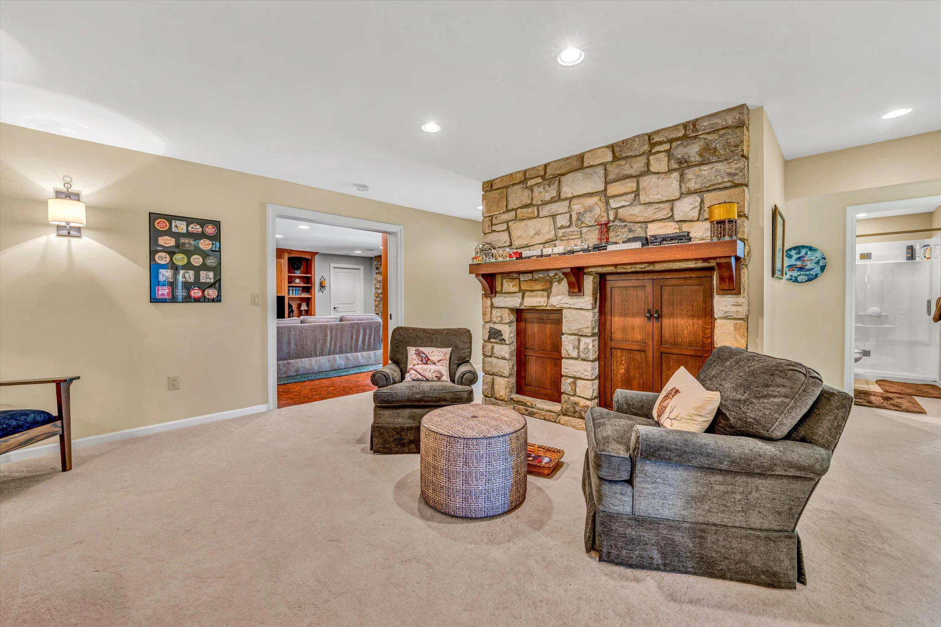 7077 Hollyberry RD - Photo 32