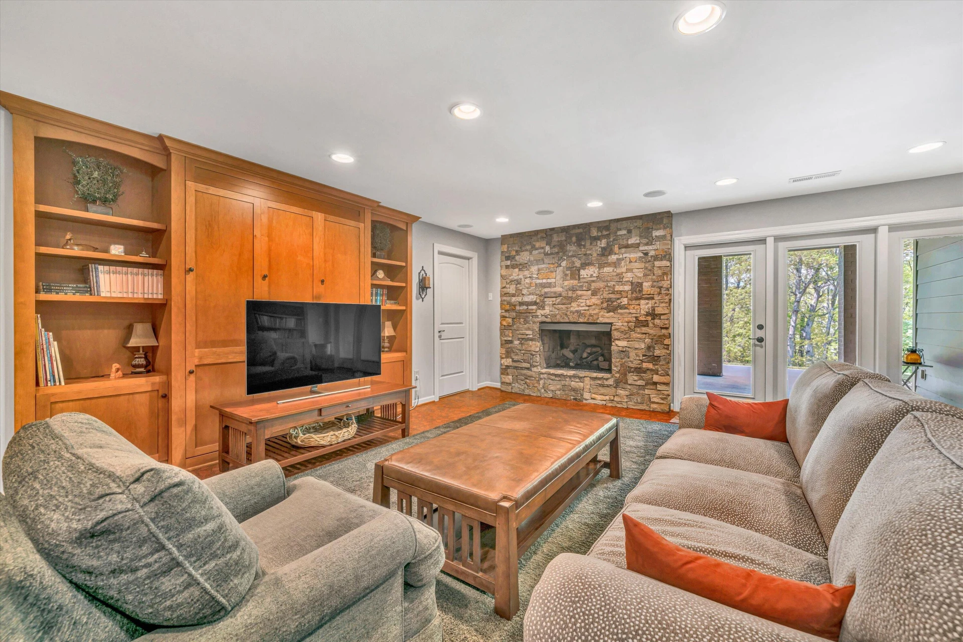 7077 Hollyberry RD - Photo 35