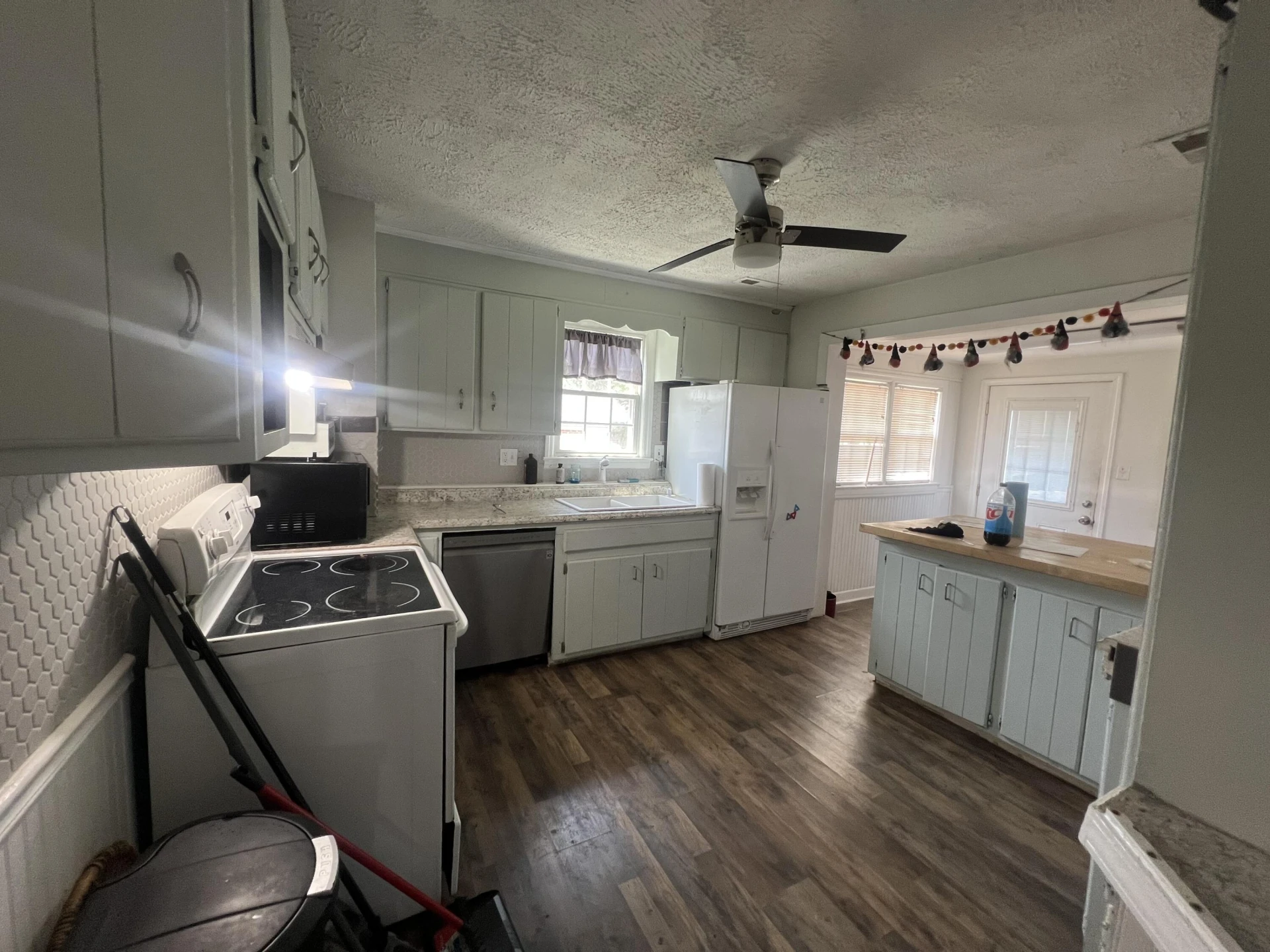 2432 Ravenwood AVE - Photo 2