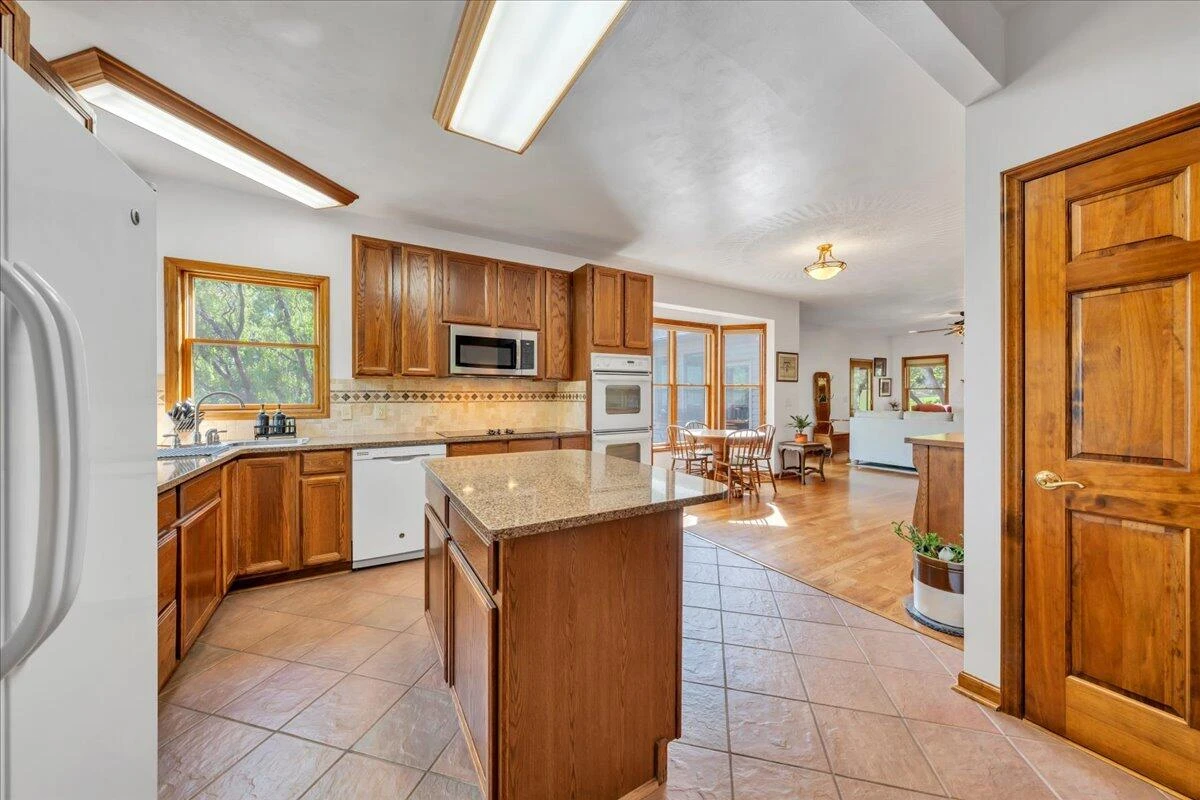 3924 Poplar Grove DR - Photo 18