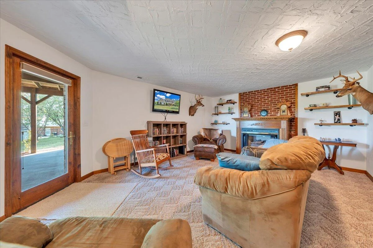 3924 Poplar Grove DR - Photo 40