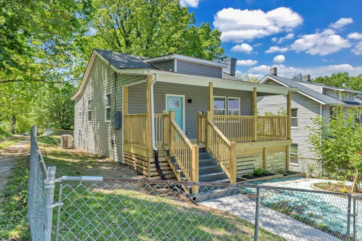 1113 17Th ST - Photo 2