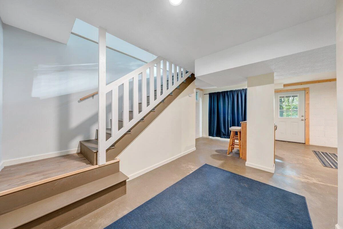 488 Sleepy Hollow DR - Photo 18