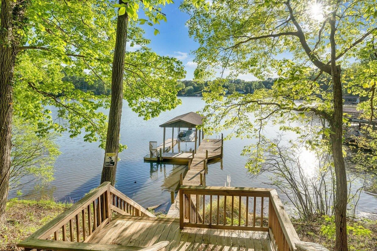 488 Sleepy Hollow DR - Photo 3