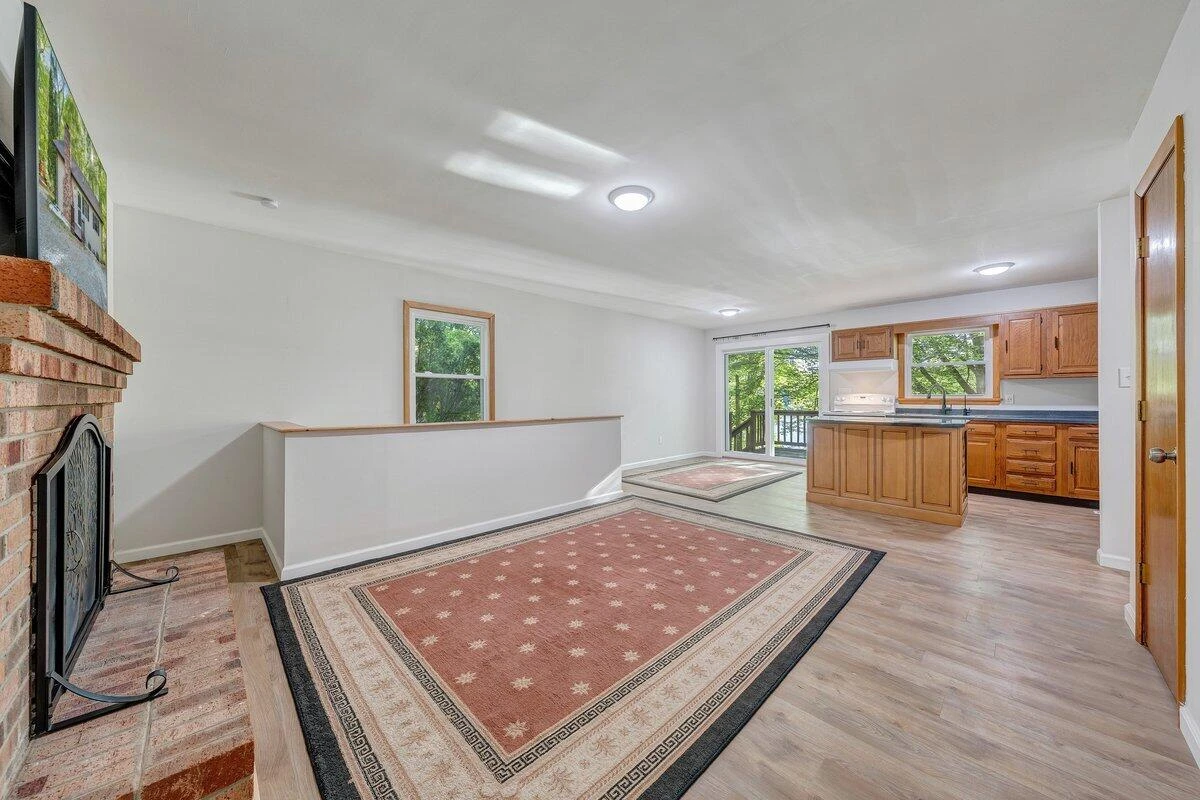488 Sleepy Hollow DR - Photo 4