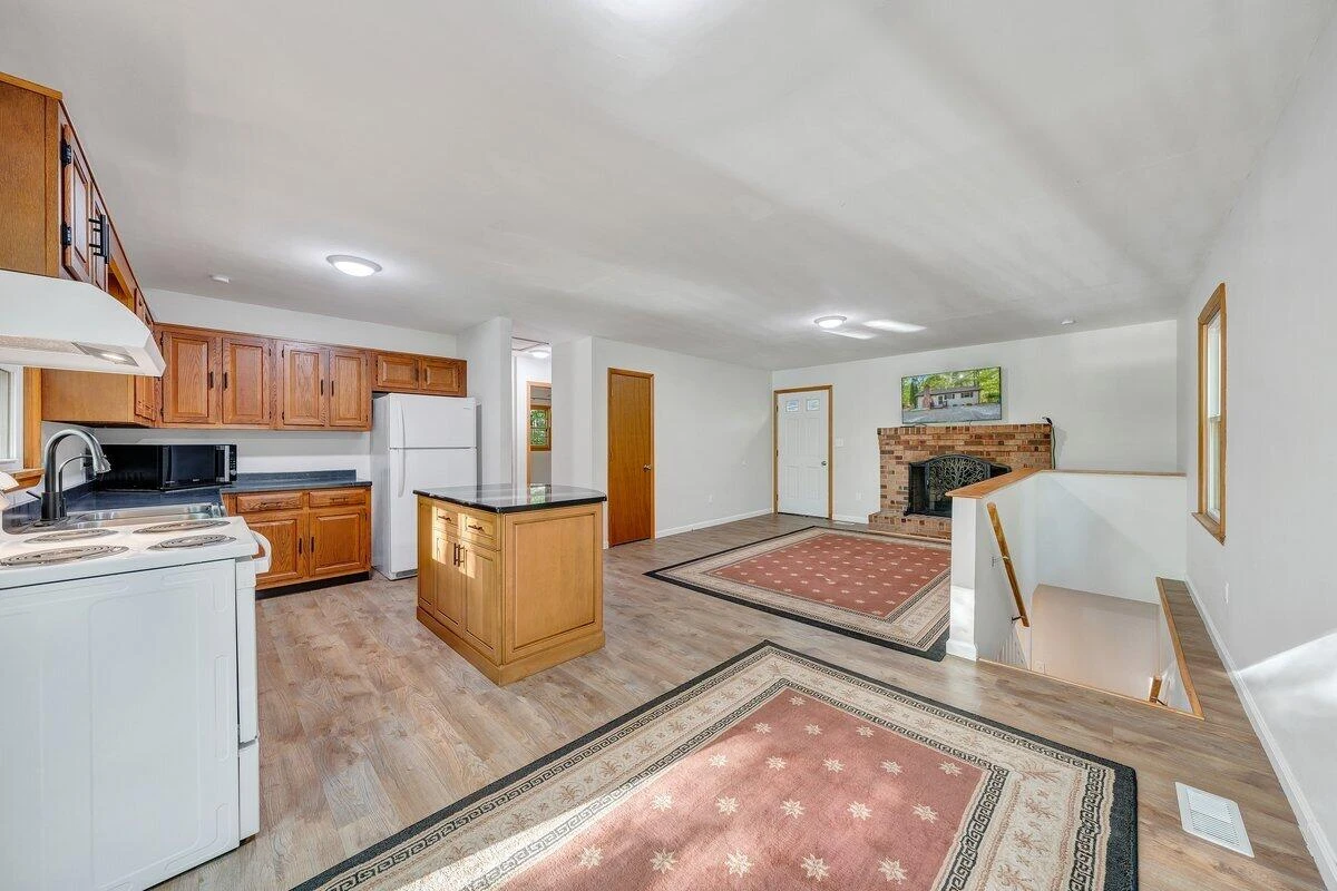 488 Sleepy Hollow DR - Photo 5