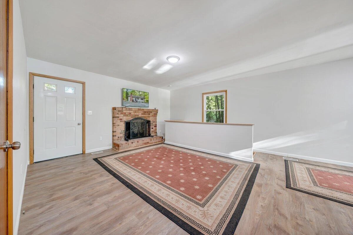 488 Sleepy Hollow DR - Photo 6