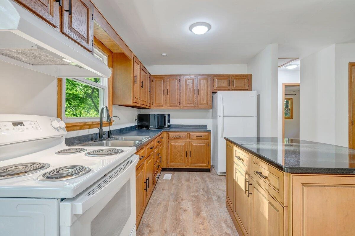 488 Sleepy Hollow DR - Photo 9