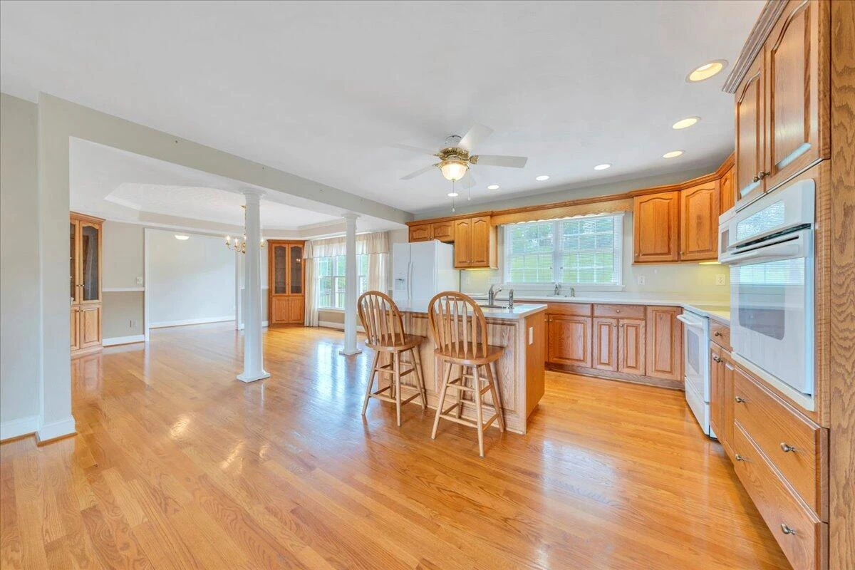 802 Gates LN - Photo 11