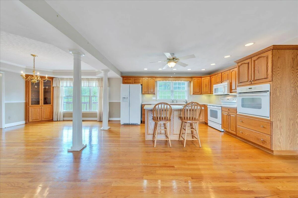 802 Gates LN - Photo 15
