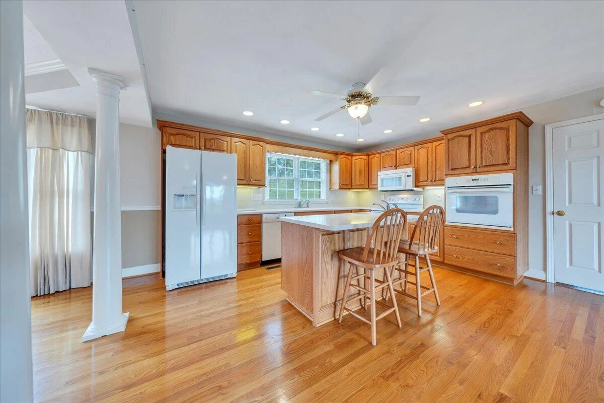 802 Gates LN - Photo 16