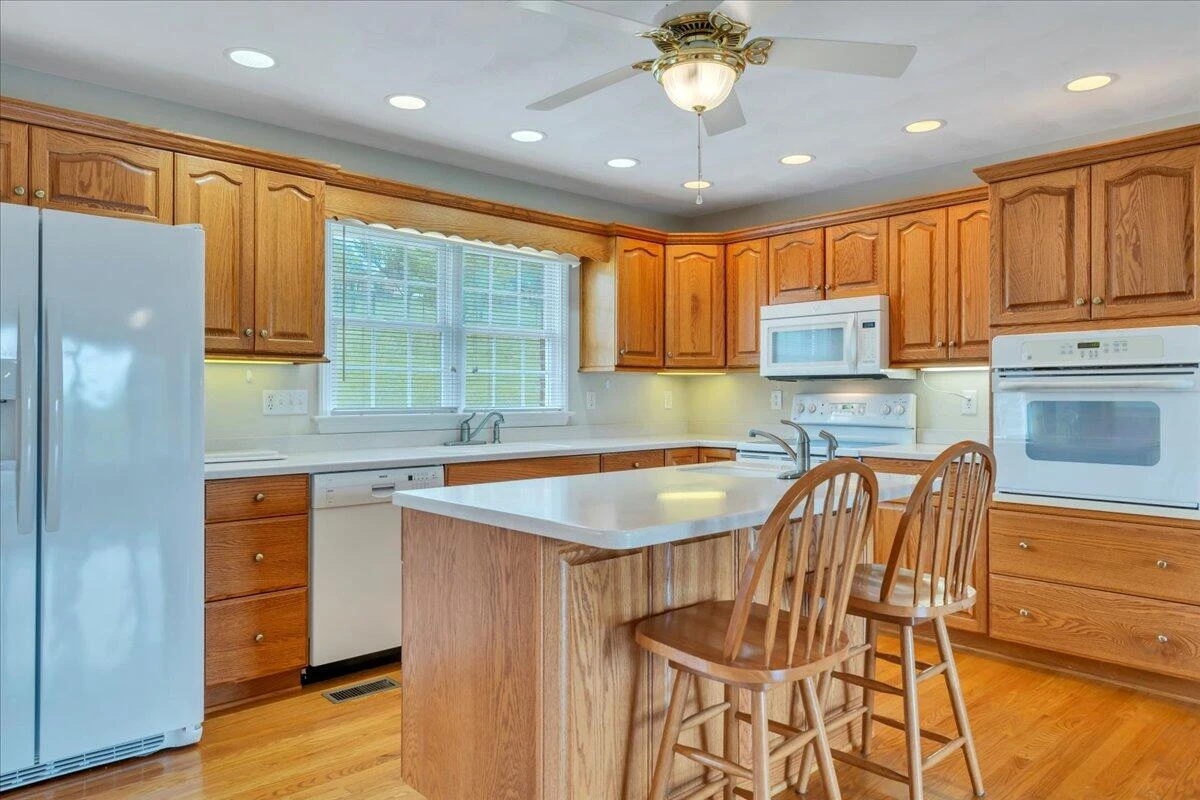 802 Gates LN - Photo 17