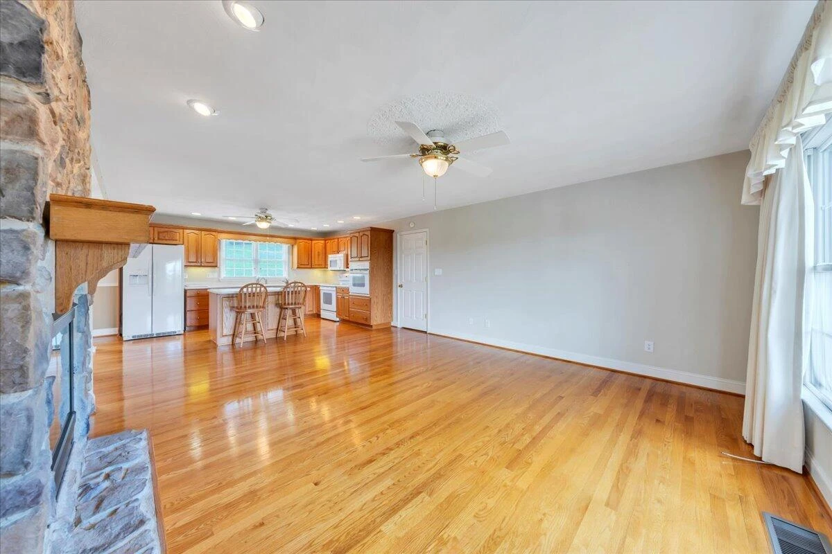 802 Gates LN - Photo 20