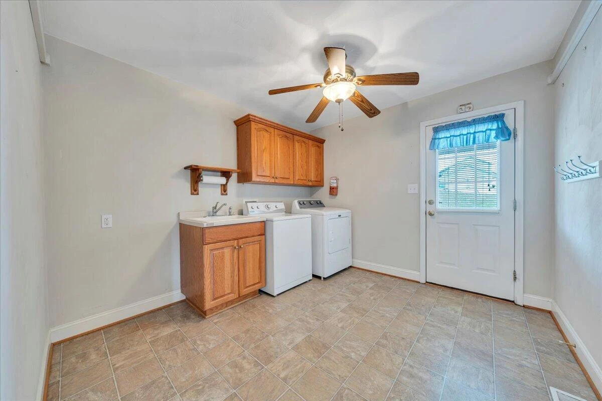 802 Gates LN - Photo 23