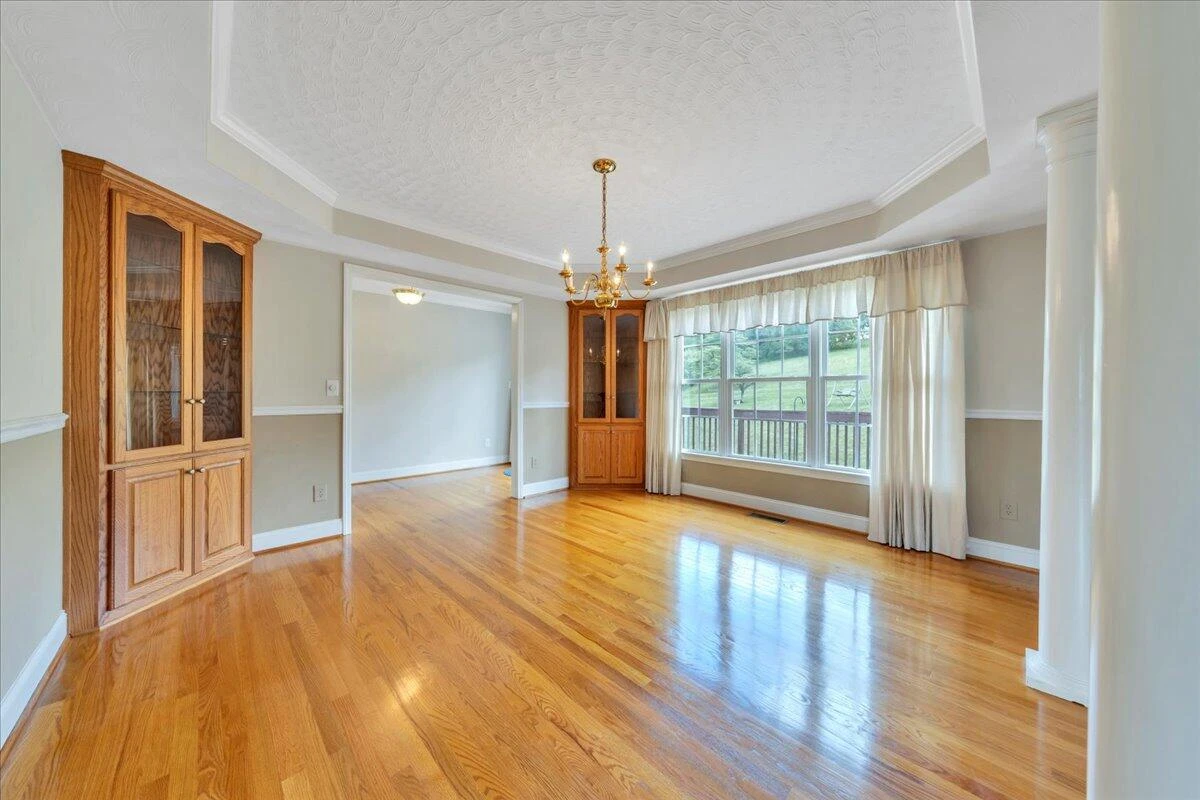 802 Gates LN - Photo 7