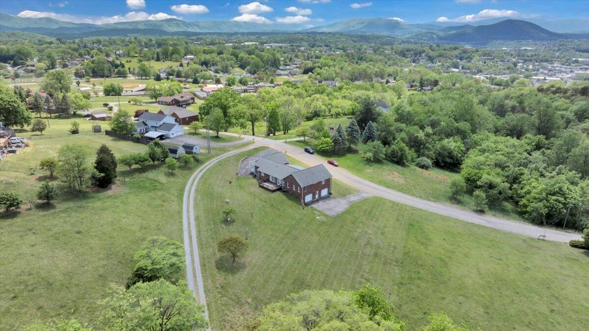 802 Gates LN - Photo 72