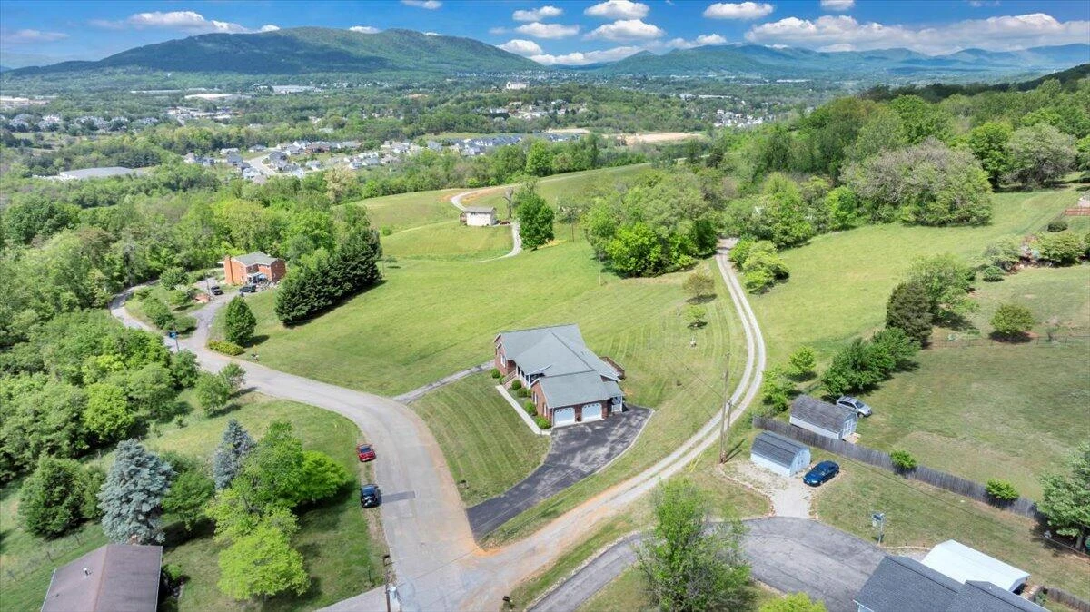 802 Gates LN - Photo 73