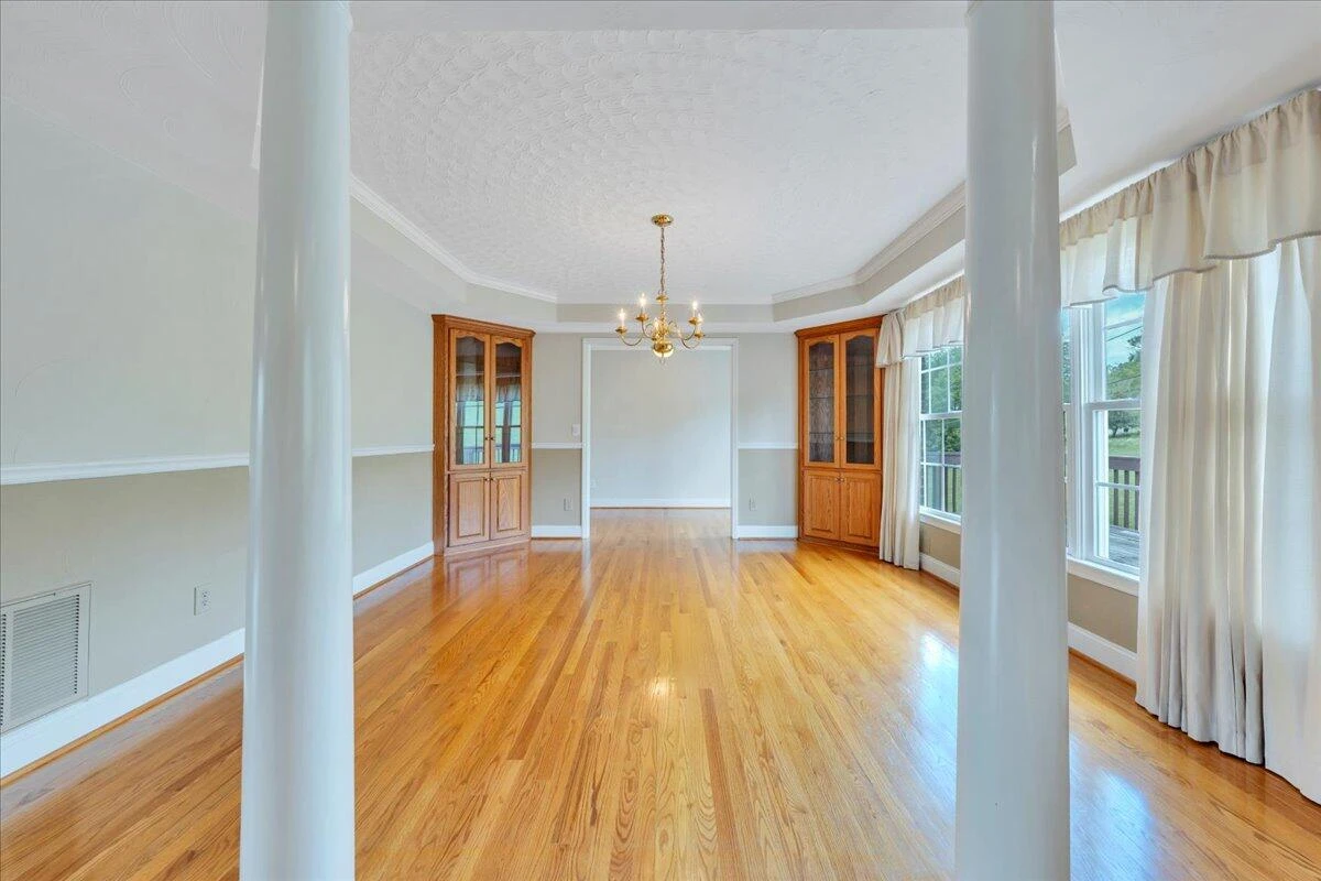 802 Gates LN - Photo 9