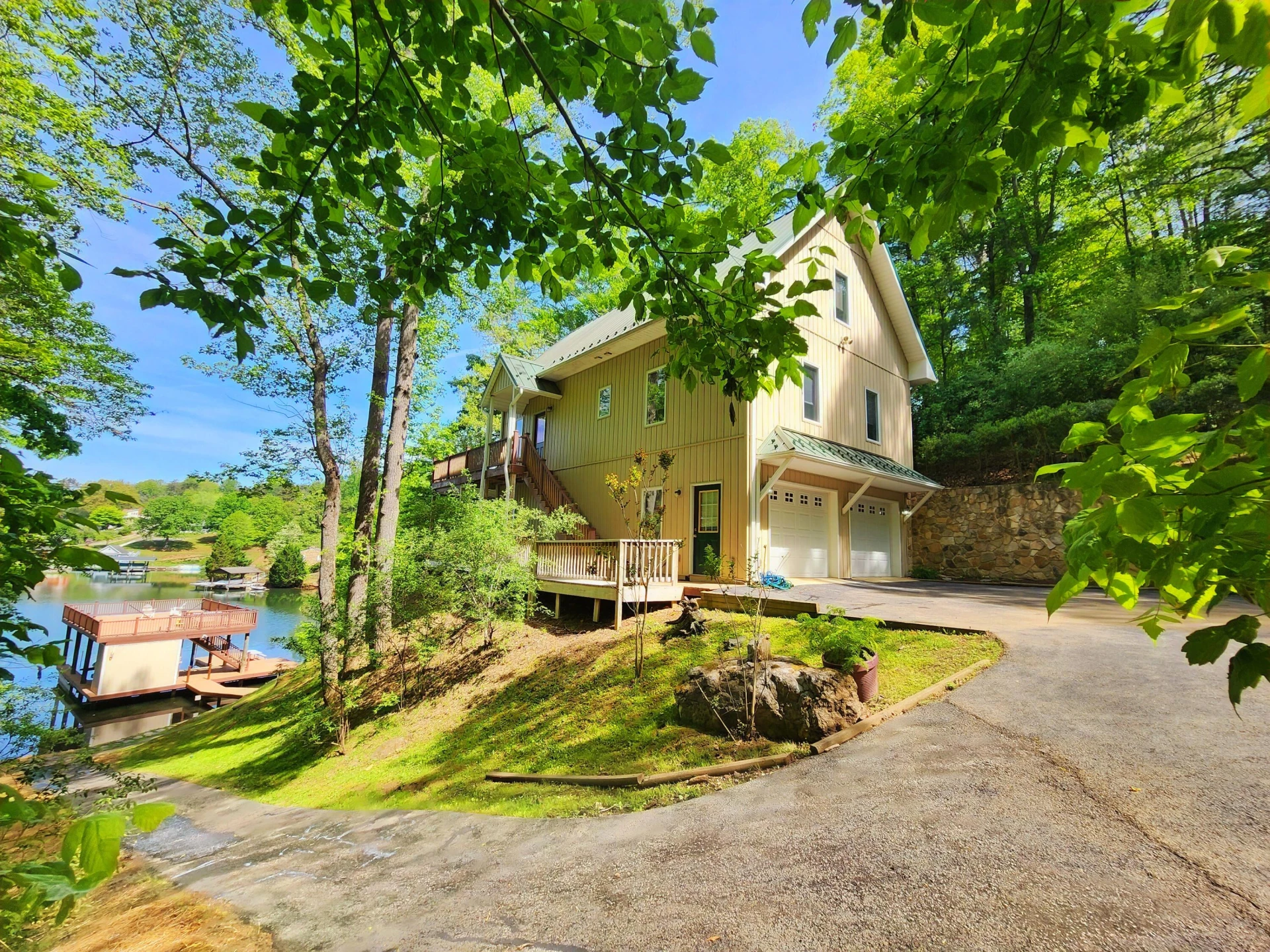 1075 Roxy DR