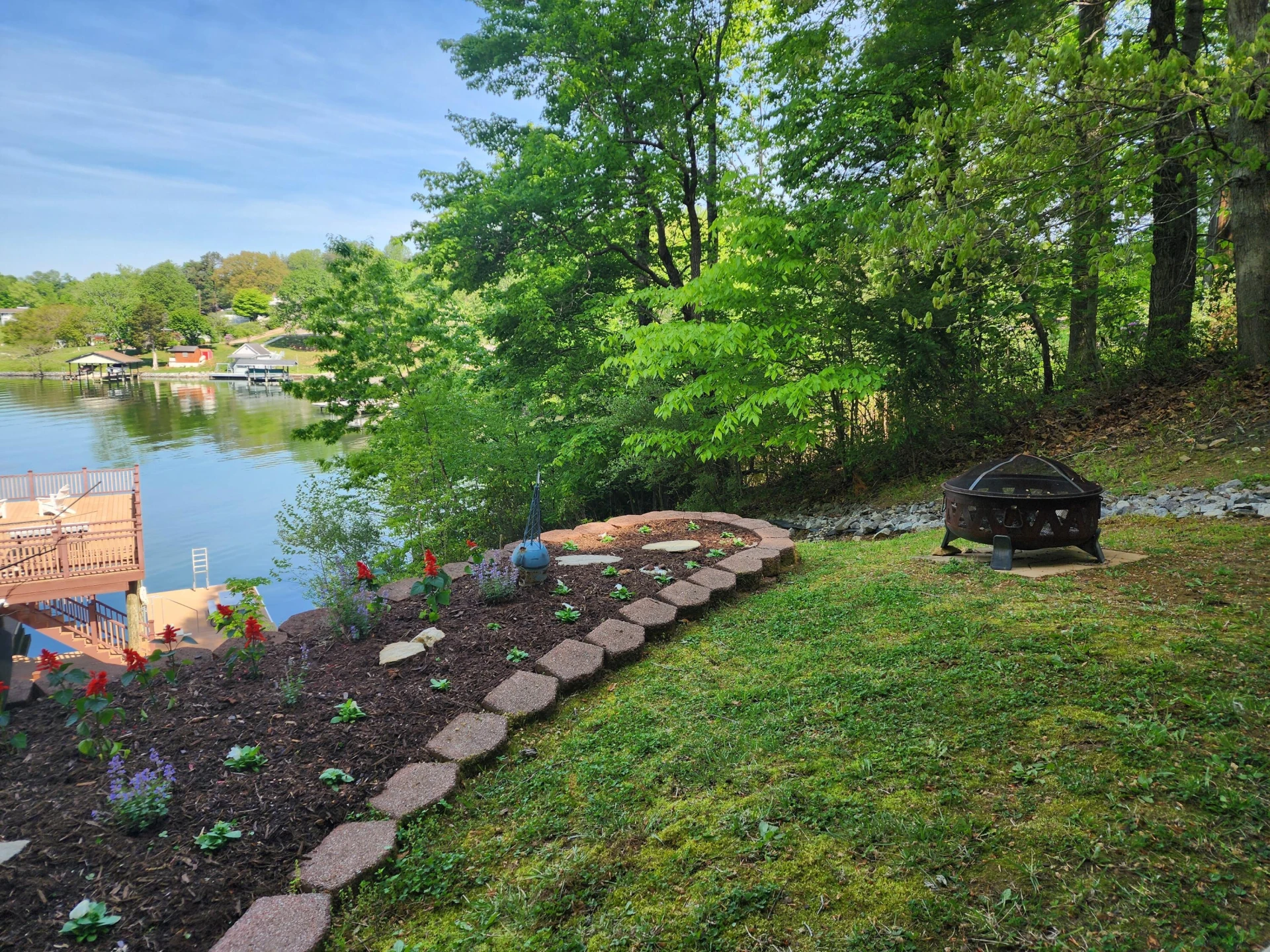 1075 Roxy DR - Photo 27