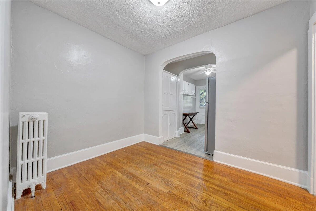 2521 Longview AVE - Photo 13