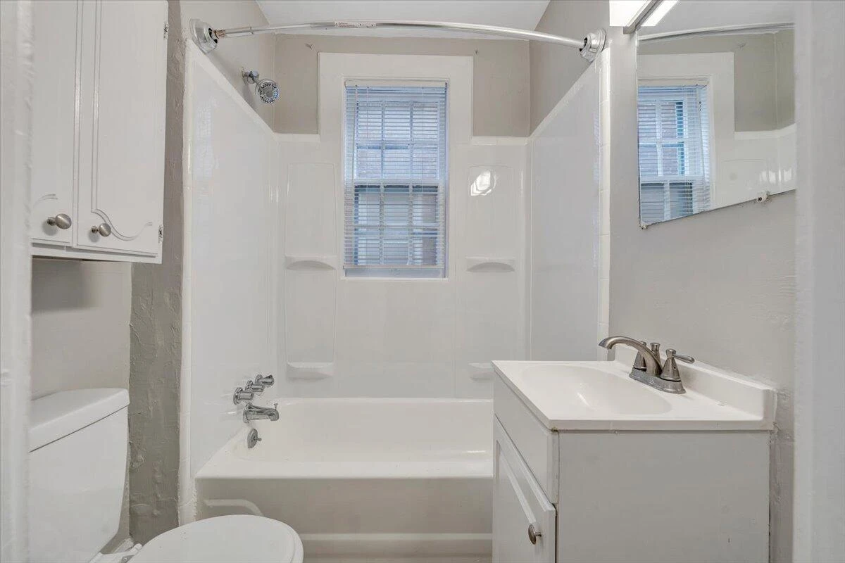 2521 Longview AVE - Photo 9